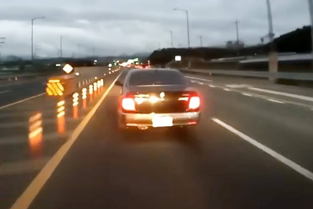 1_상향등 보복운전_유튜브 채널 '한문철 TV'.jpg