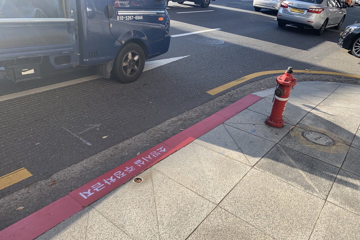 소화전 불법 주차 구역 사진 출처 = '강남구청'.jpg