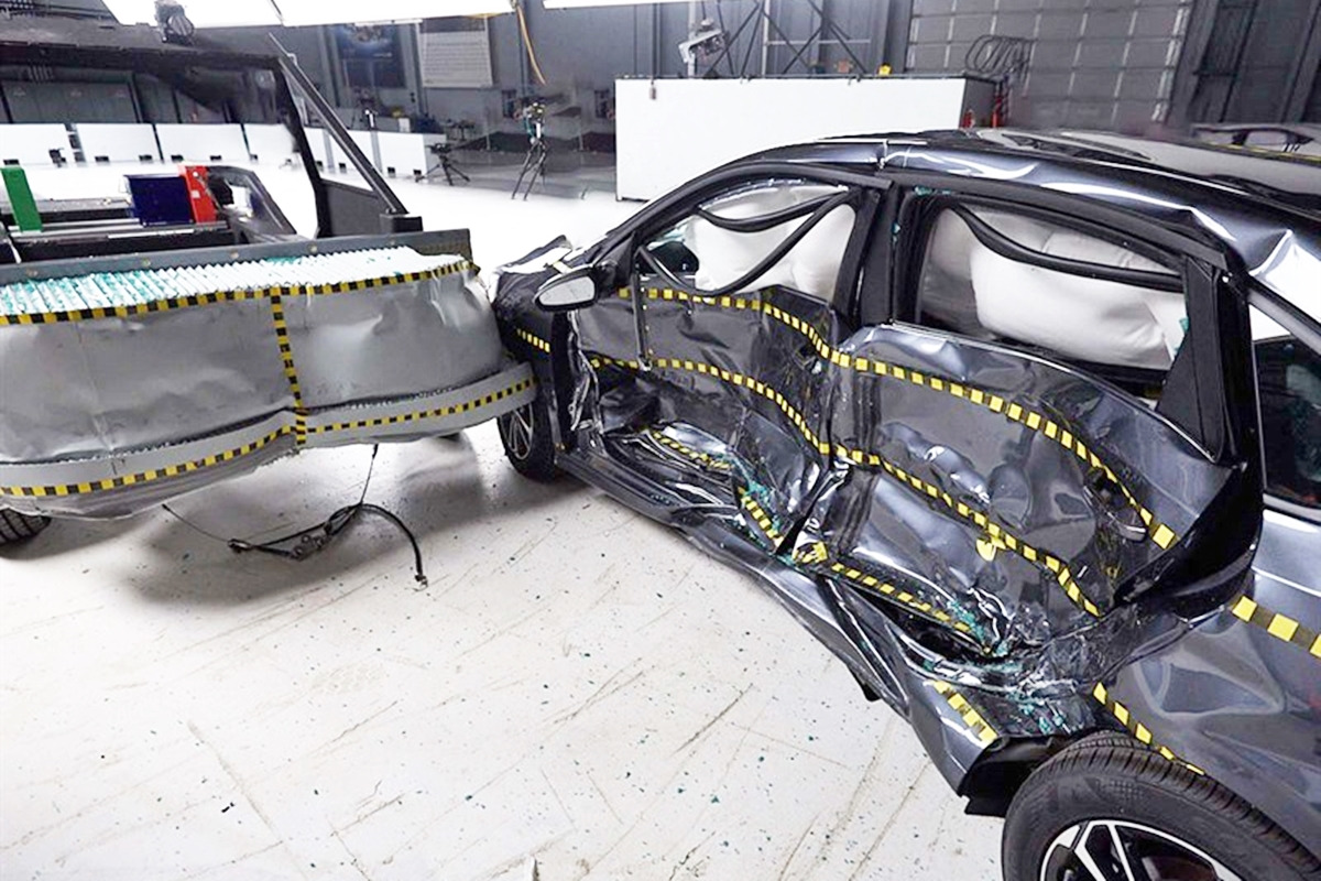 8_K3 신규 측면 충돌 테스트 후_IIHS.jpg