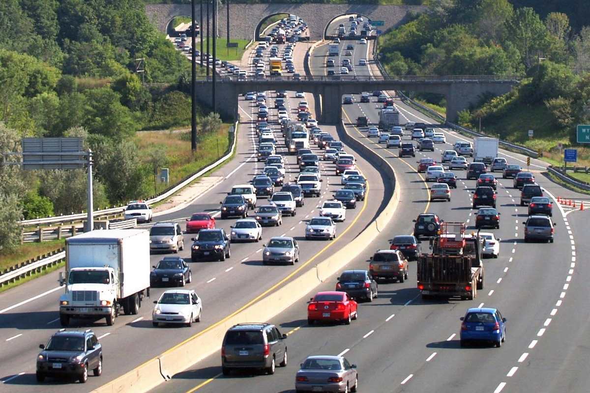 4_캐나다 도로 풍경_Auto Trader.jpg