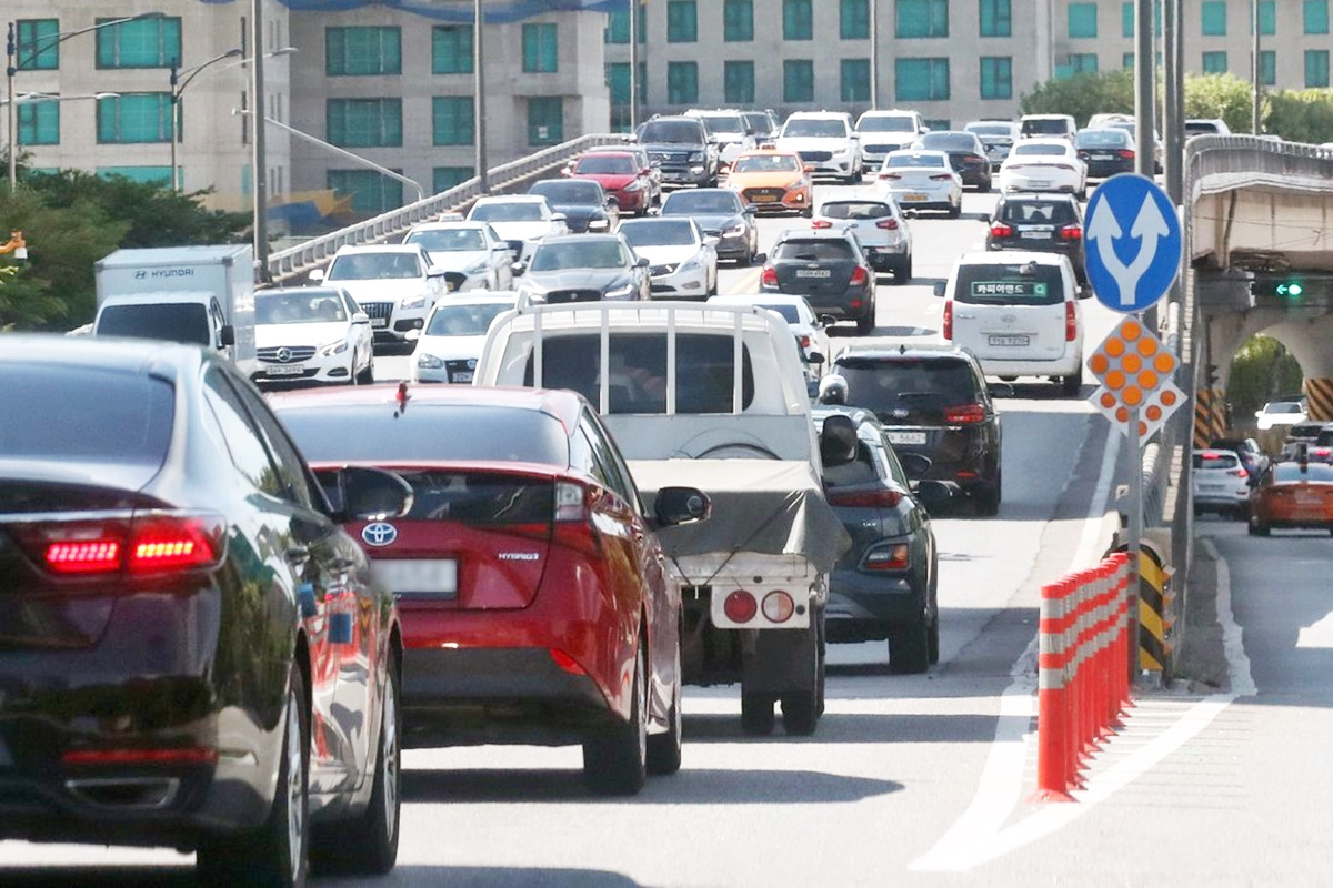 2_출근길 정체_뉴스1.jpg