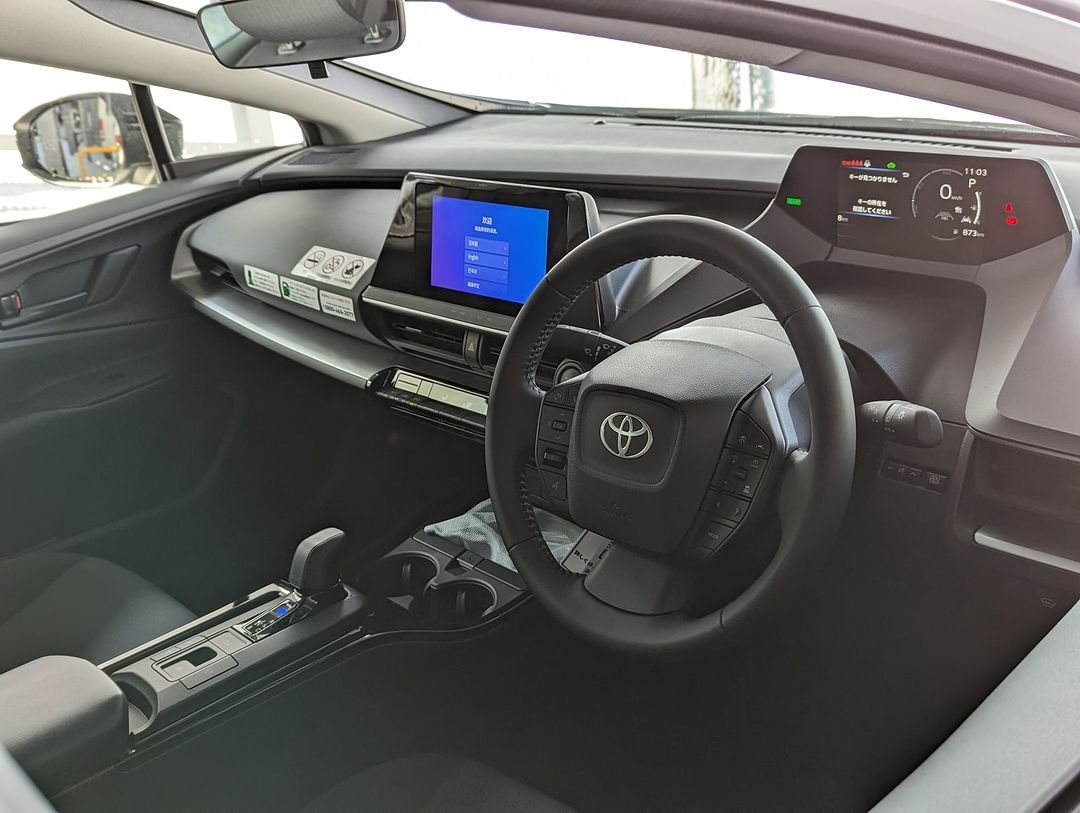 토요타 프리우스 내부.jpg