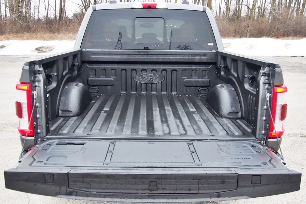 4_포드 F-150 슈퍼 크루 5.5피트 스타일사이드 적재함_CNET.jpg