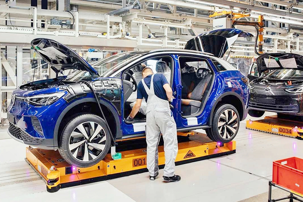 3_생산 중인 폭스바겐 ID.4_Inside EVs.jpg