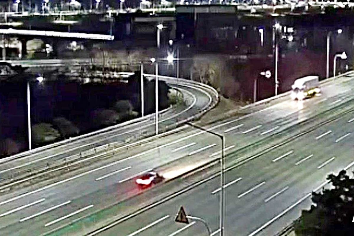 새벽에 고속도로를 역주행하는 70대 운전자 뉴스1.jpg