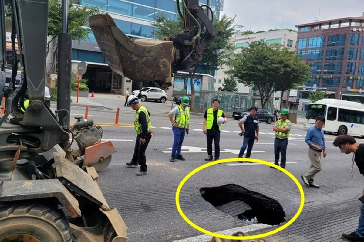 인 싱크홀 강남구청.jpg