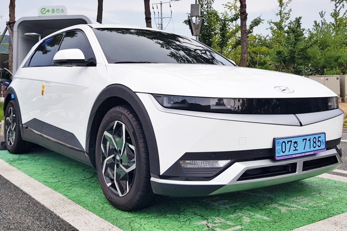 6_충전 중인 아이오닉 5 렌터카.jpg