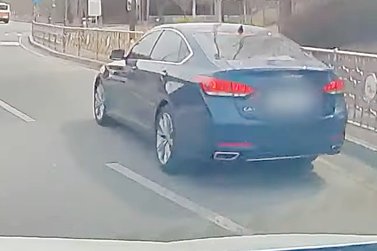 3_추격 중_유튜브 채널 '그것이 블랙박스'.jpg