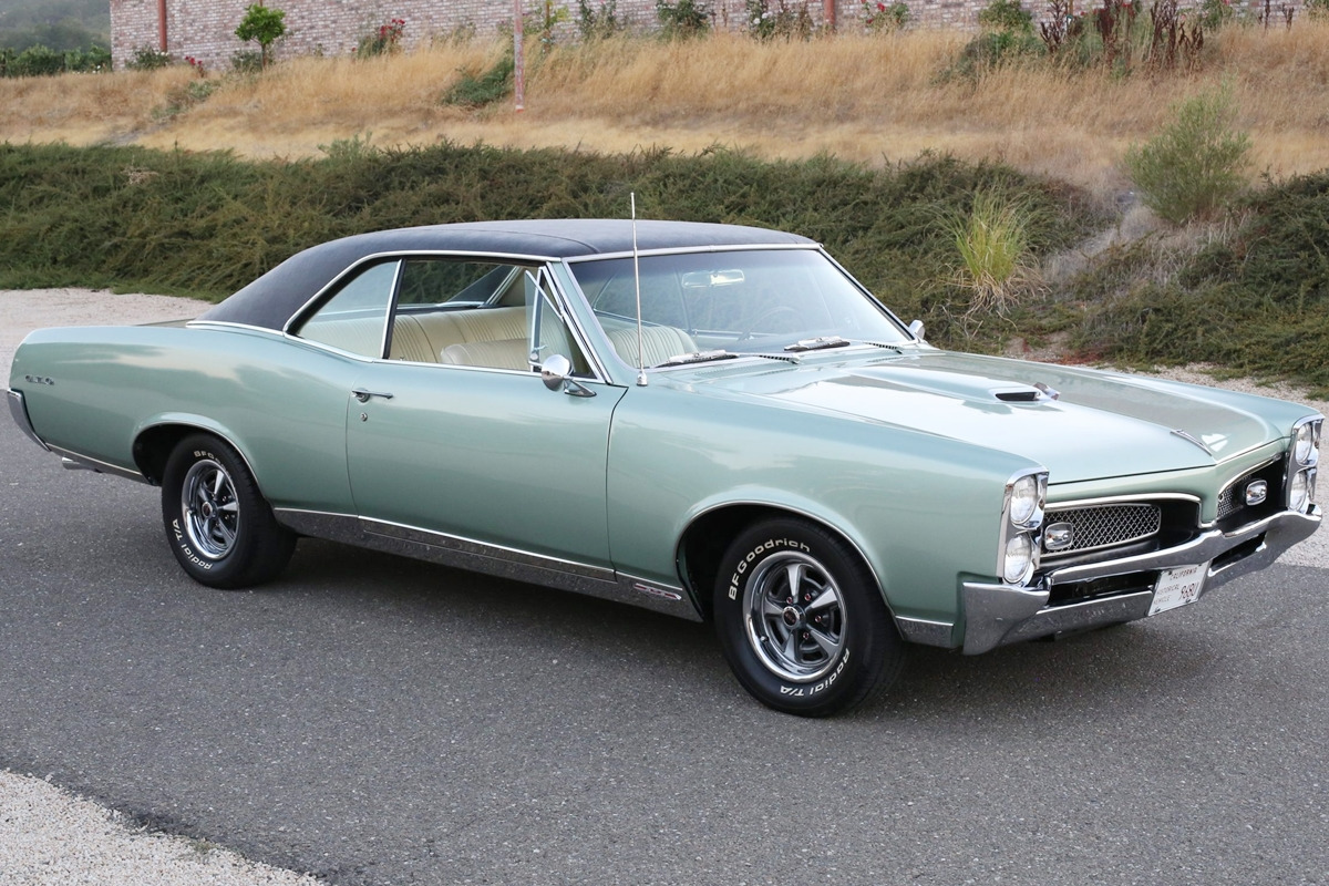 5_1967년형 폰티악 GTO_Classic Cars Ltd.jpg