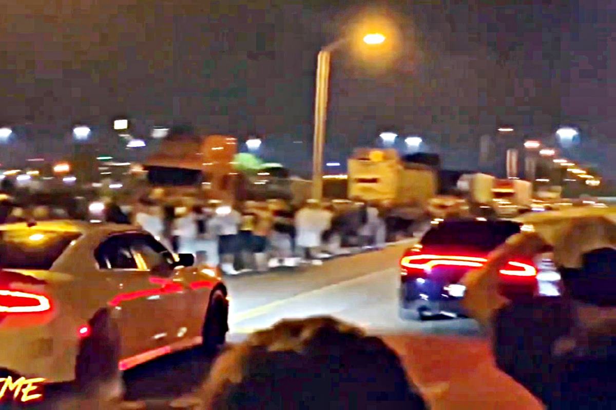 불법 레이스 중인 사람들 ABC.jpg