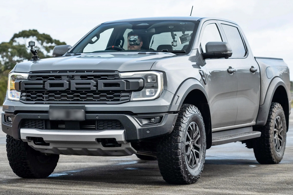 3_포드 레인저 랩터_Car Expert.jpg