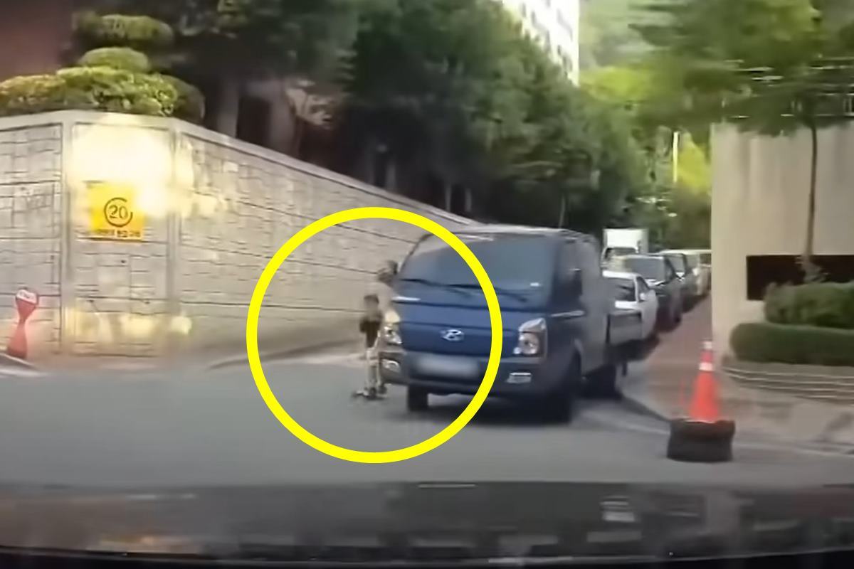 사각지대에서 등장하는 어린이 사진 출처 = 유튜브 채널 '한문철TV'.jpg