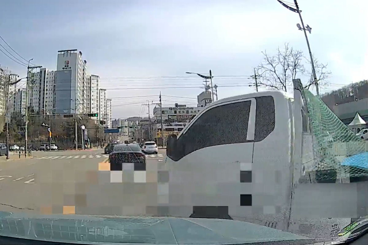 2_끼어드는 포터 차량_보배드림.jpg