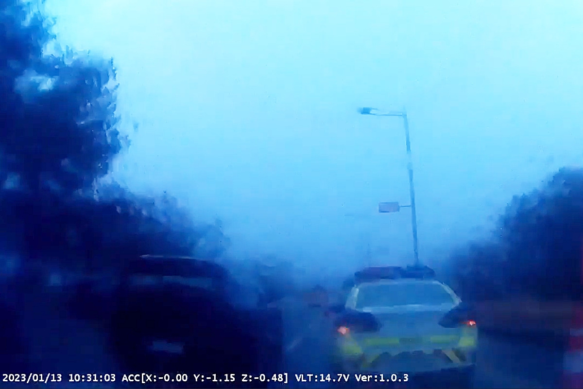 2_경찰차와 충돌 직전_보배드림.jpg