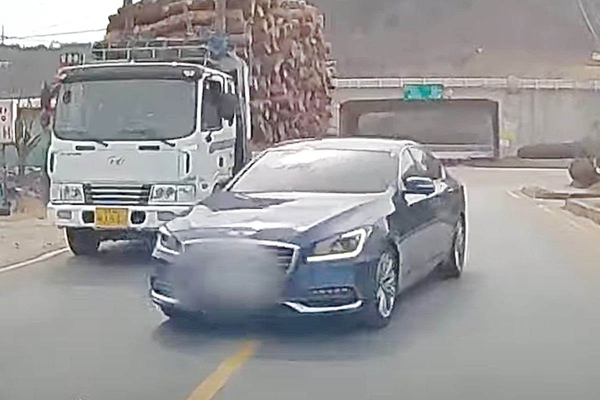 2_사고 위기_유튜브 채널 '그것이 블랙박스'.jpg