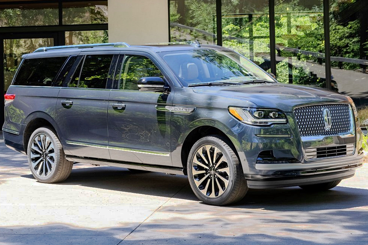 Lincoln-Navigator-2022-1280-05.jpg