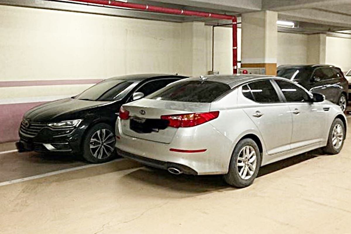 실내 주차장에서의 이중주차 사진 출처 = '보배드림'.jpg