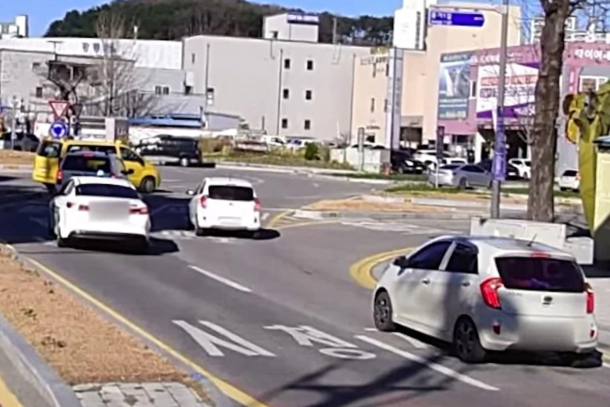 당시 사고가 발생한 도로 사진 출처 = 유튜브 채널 '블박맛집'.jpg