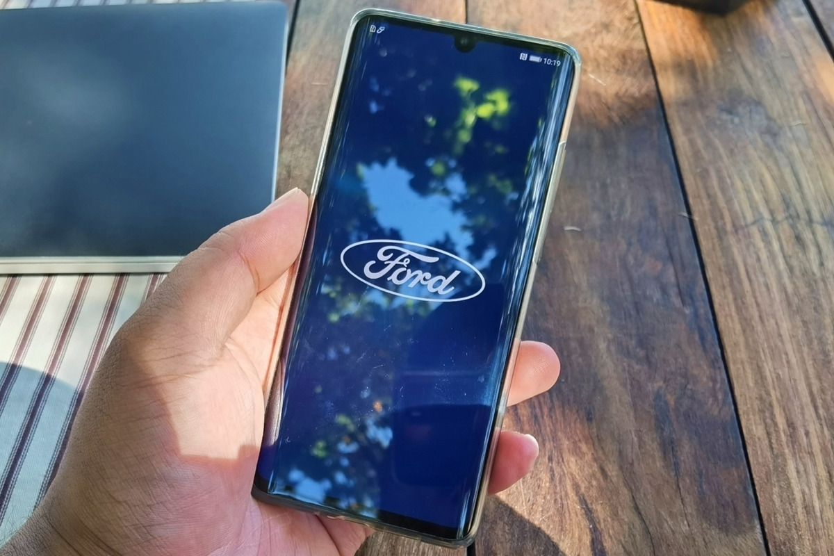 7_포드 스마트폰 앱_Hyper Text.jpg