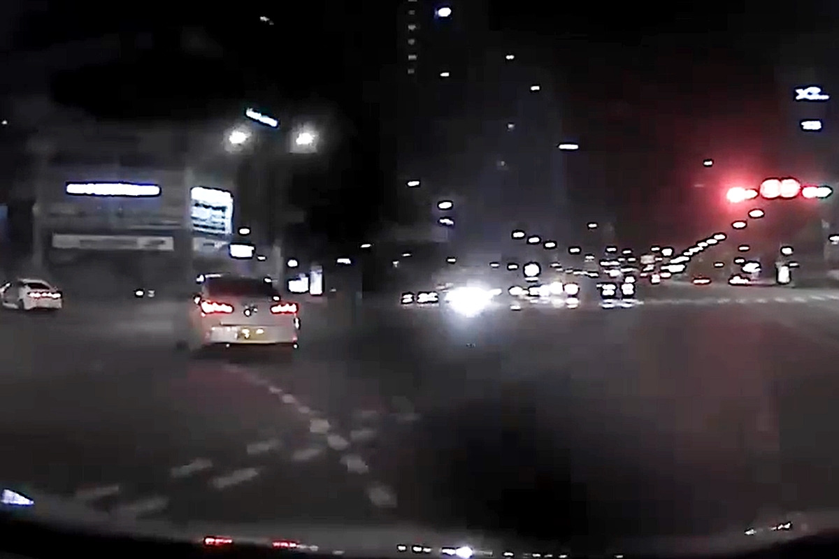 1_좌회전 중인 블랙박스 차량_보배드림.jpg