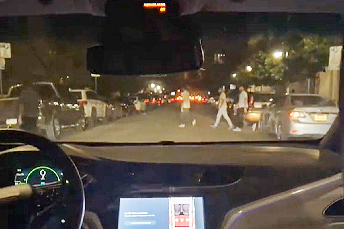 1_정상 주행하던 크루즈 로보 택시_틱톡 'wail.aldahni'.jpg