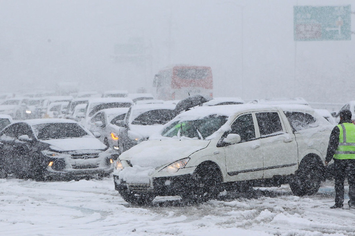 폭설로 난리가 난 미시령.jpg