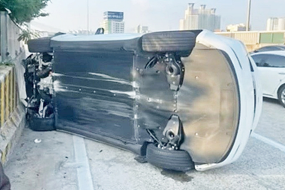 0_테슬라 모델 3 전복 사고_온라인 커뮤니티.jpg