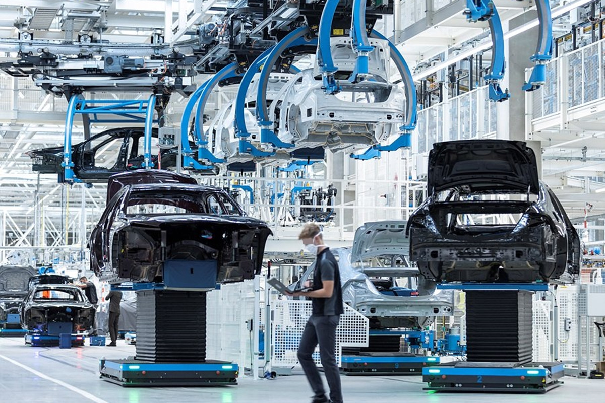 메르세데스-벤츠_독일 진델핑겐 '팩토리56'..jpg