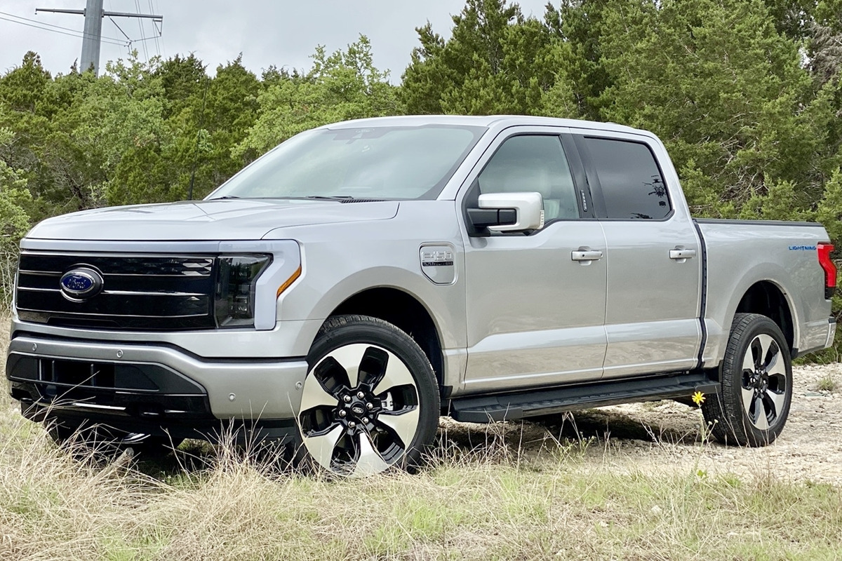 3_포드 F-150 라이트닝_Motor Authority.jpg