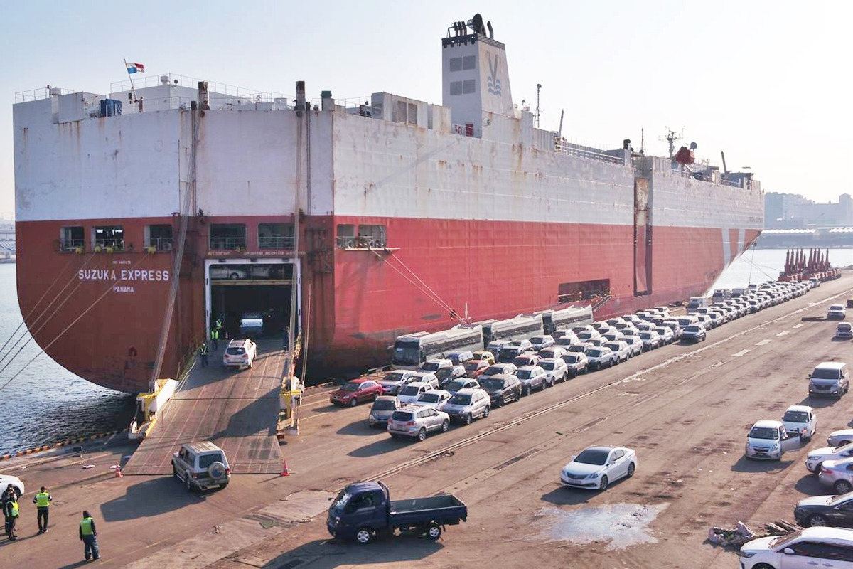 4_선적되는 중고차들(사건과 무관한 사진)_한국무역협회.jpg