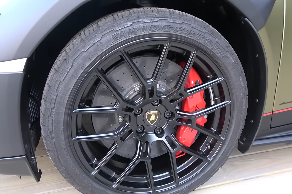 3_람보르기니 우라칸 스테라토_유튜브 채널 'Shmee150'.jpg