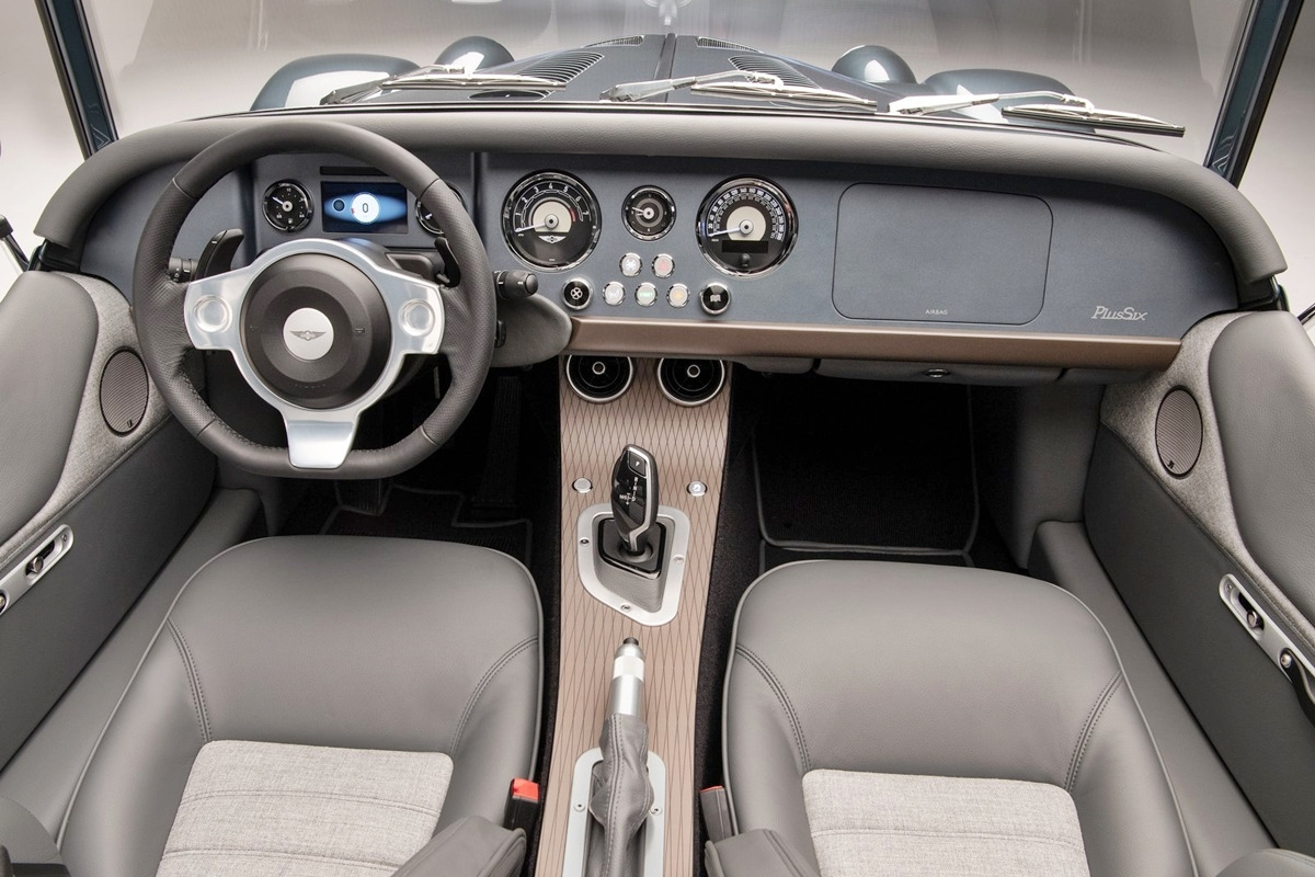 2_모건 플러스 6 인테리어_NetCarShow.jpg