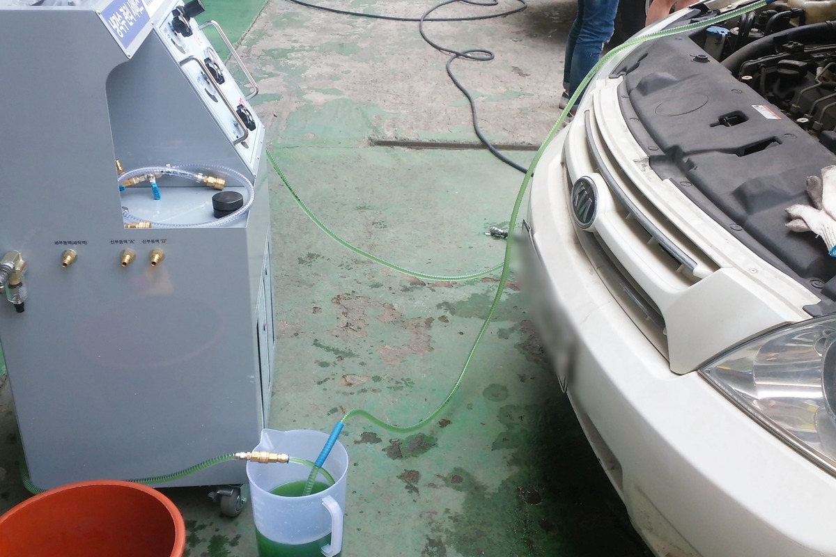 6_냉각수 교환_국제모터스.jpg