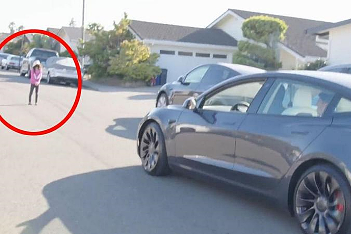 5_자식 상대로 AEB 테스트하는 테슬라 차주.jpg