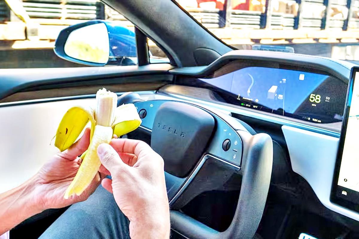 테슬라 자율주행 CarAdvice.jpg