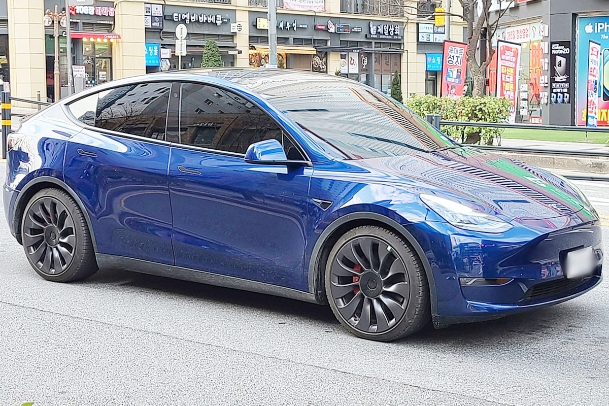 6_테슬라 모델 Y_네이버 남차카페 'swiss made'님.jpg