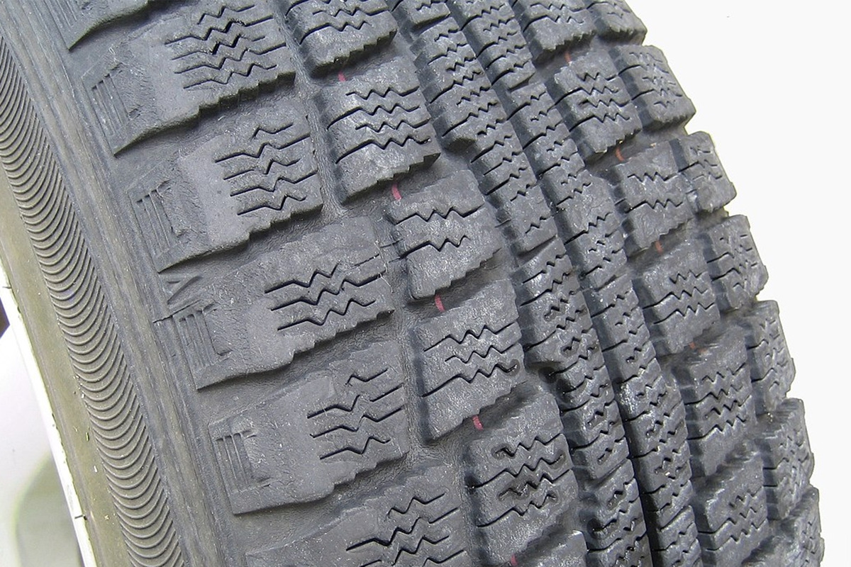 6_윈터 타이어 패턴_Wikipedia.jpg