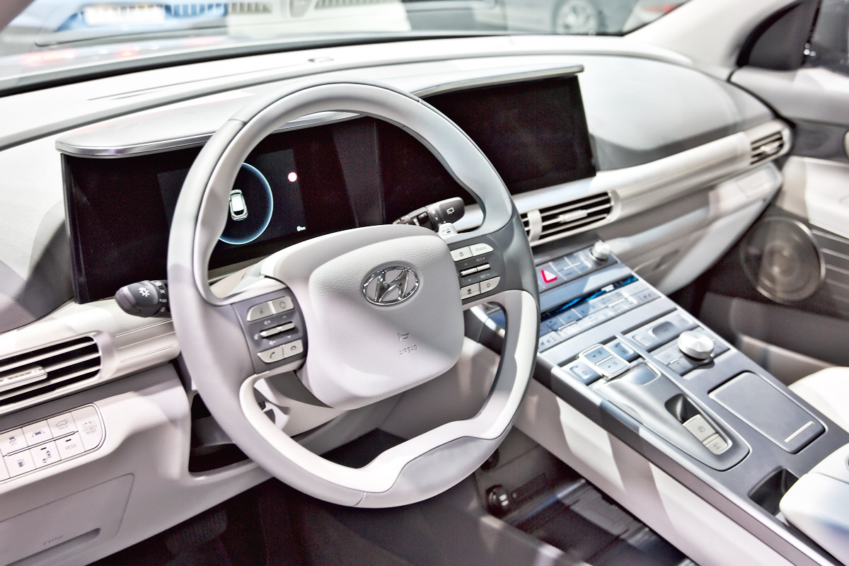 5_현대 넥쏘 인테리어_Wikipedia.jpg