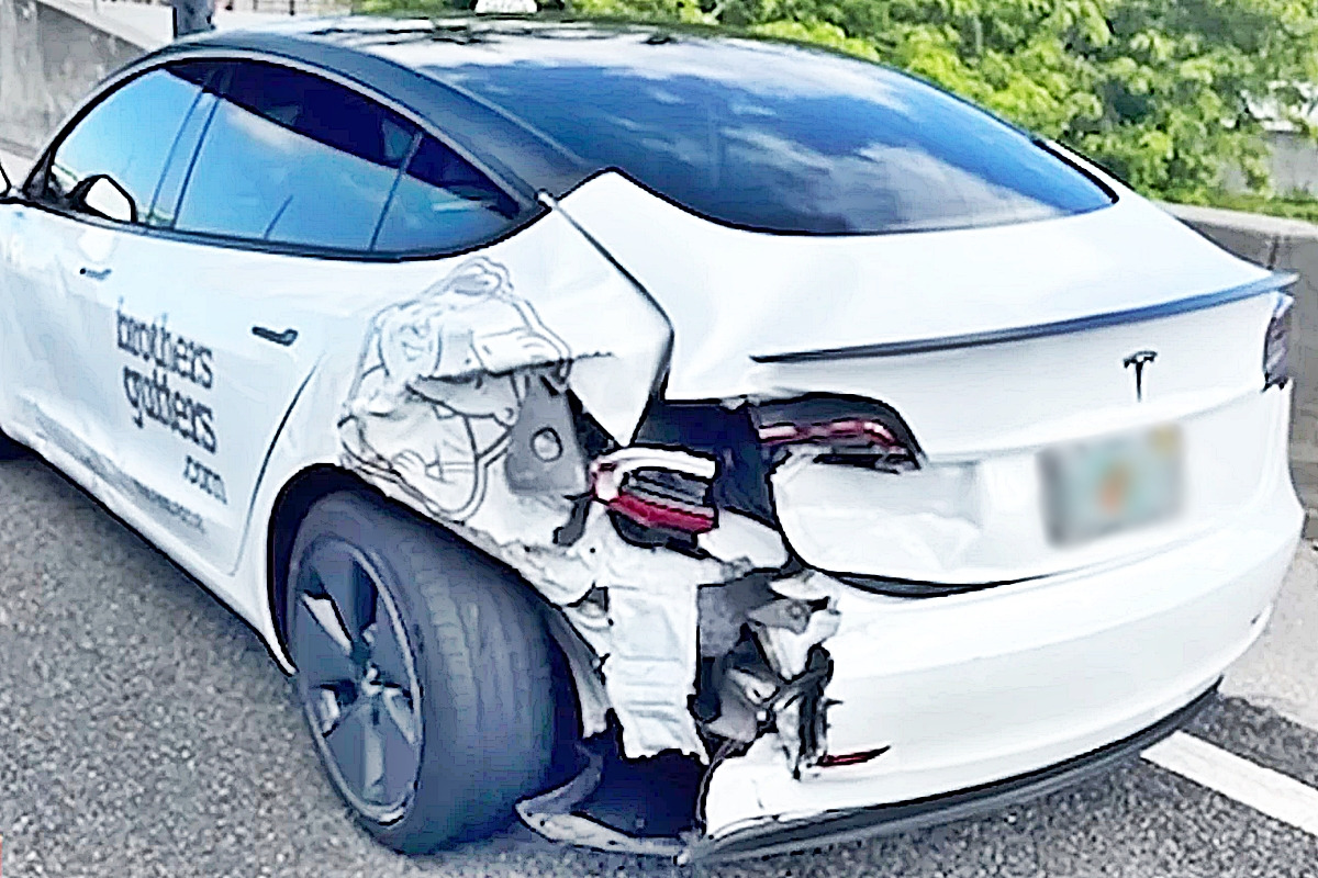 테슬라 사고.jpg