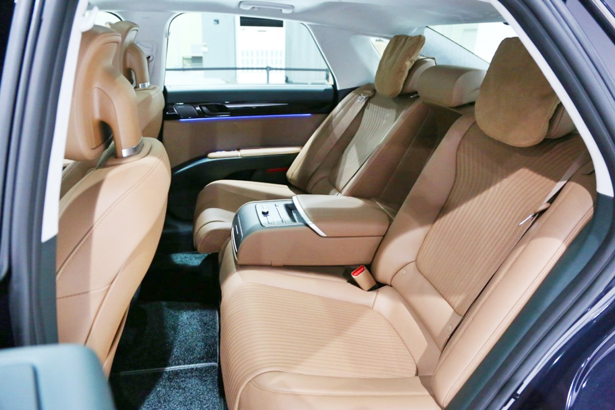 4_현대 그랜저 2열 리클라이닝 시트_브런치 'View H'.jpg