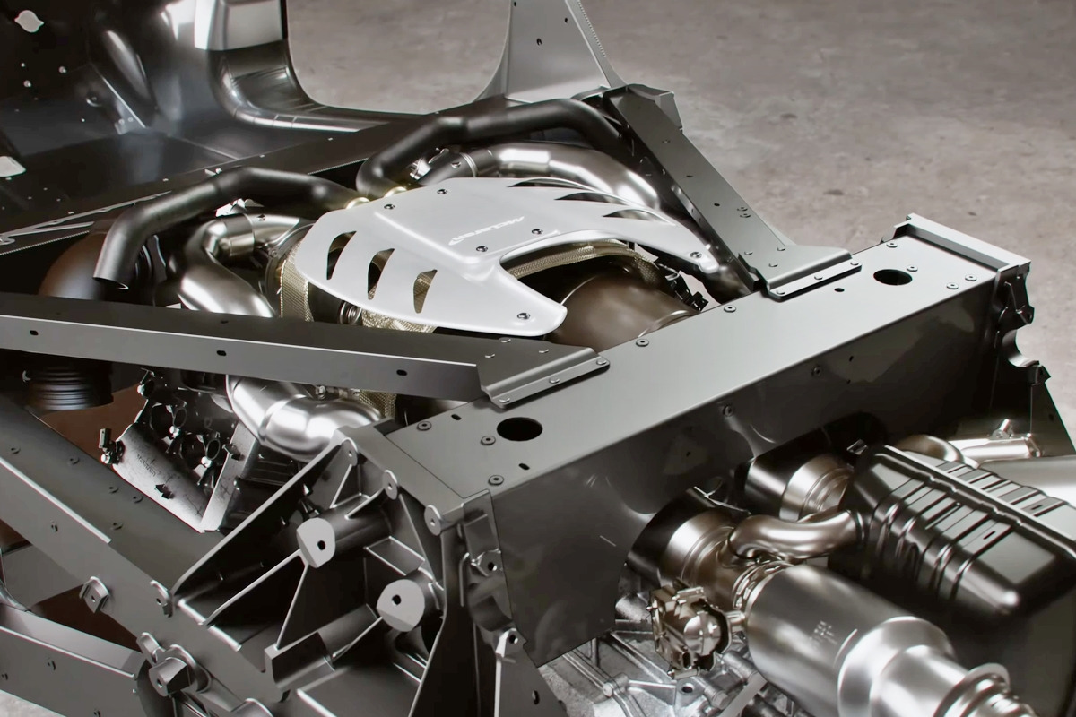 5_맥라렌 아투라 엔진룸_유튜브 채널 'carotogr'.jpg