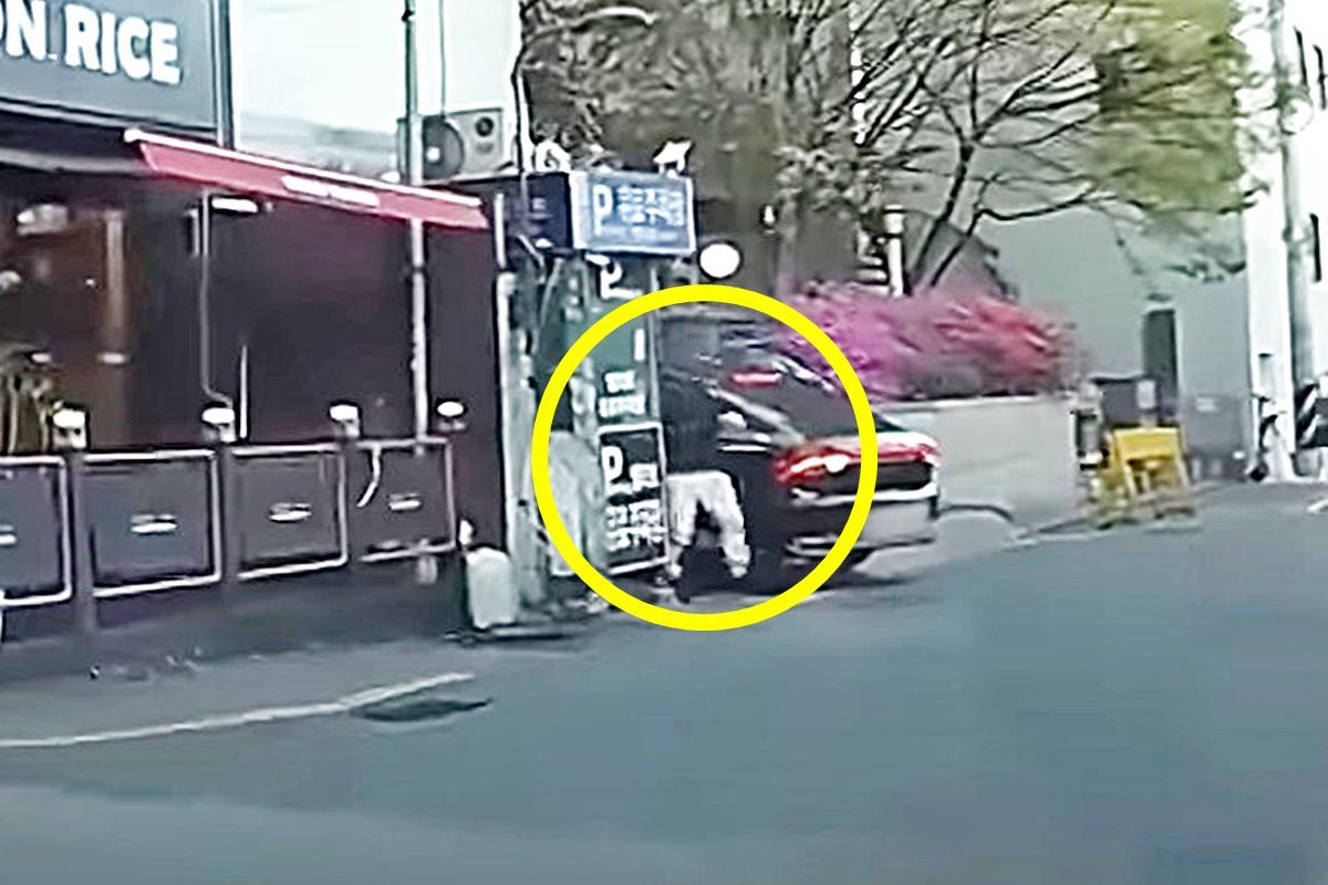 주차장에서 나타나는 주차요원 Youtube 한문철 TV.jpg