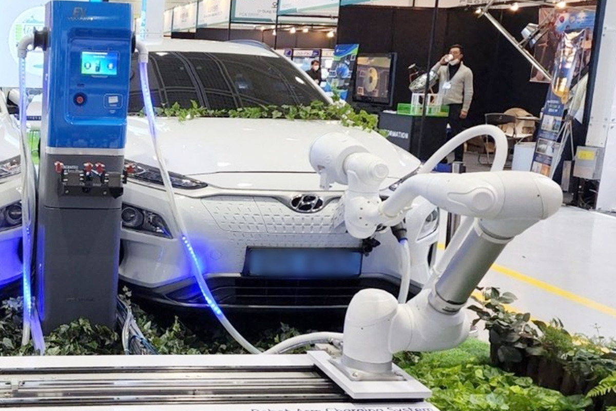 4_전기차 충전 로봇 팔_뉴스 1.jpg