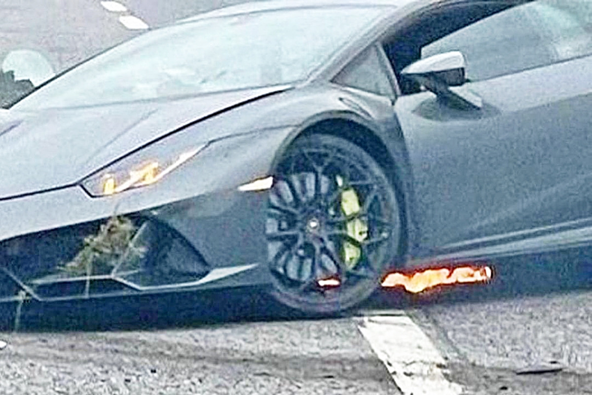 3_불붙은 람보르기니 우라칸_AutoEvolution.jpg