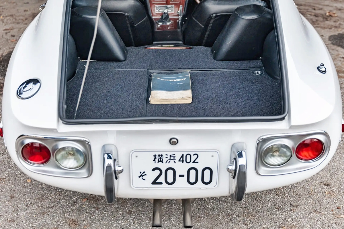 5_토요타 2000GT 트렁크_RM Sotheby's.jpg