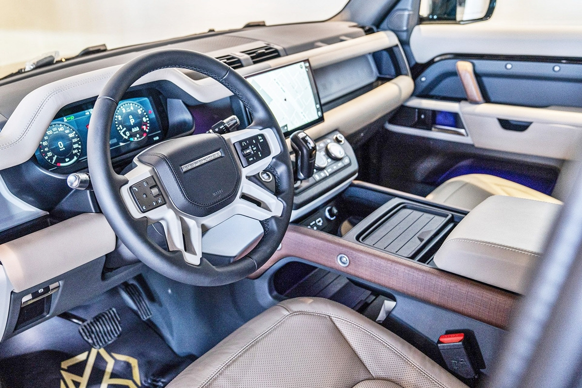 2_랜드로버 디펜더 인테리어_Knightsbridge Automotive.jpg