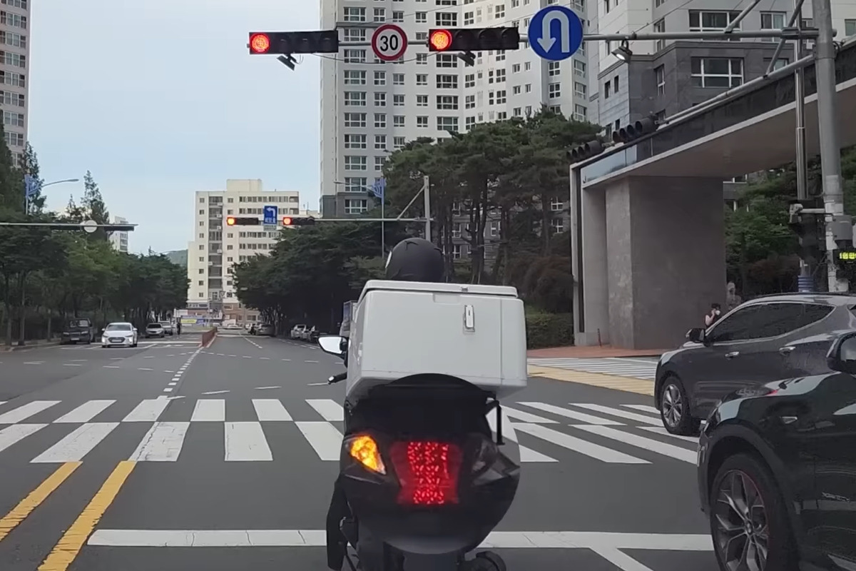 방향지시등 준수_YouTube '딸배헌터'.jpg