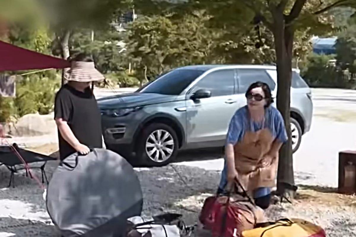 라미란이 캠핑카로 사용하는 디스커버리 스포츠 사진 출처 = '주말사용설명서'.jpg