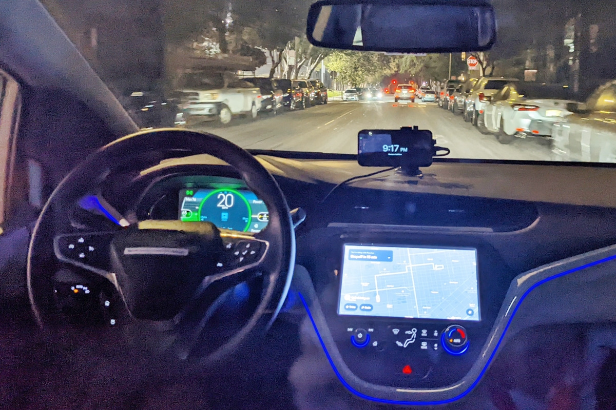 4_운행 중인 크루즈 로보 택시_'KRON4'.jpg