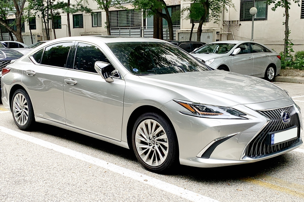 2_렉서스 ES 300h_Wikipedia.jpg
